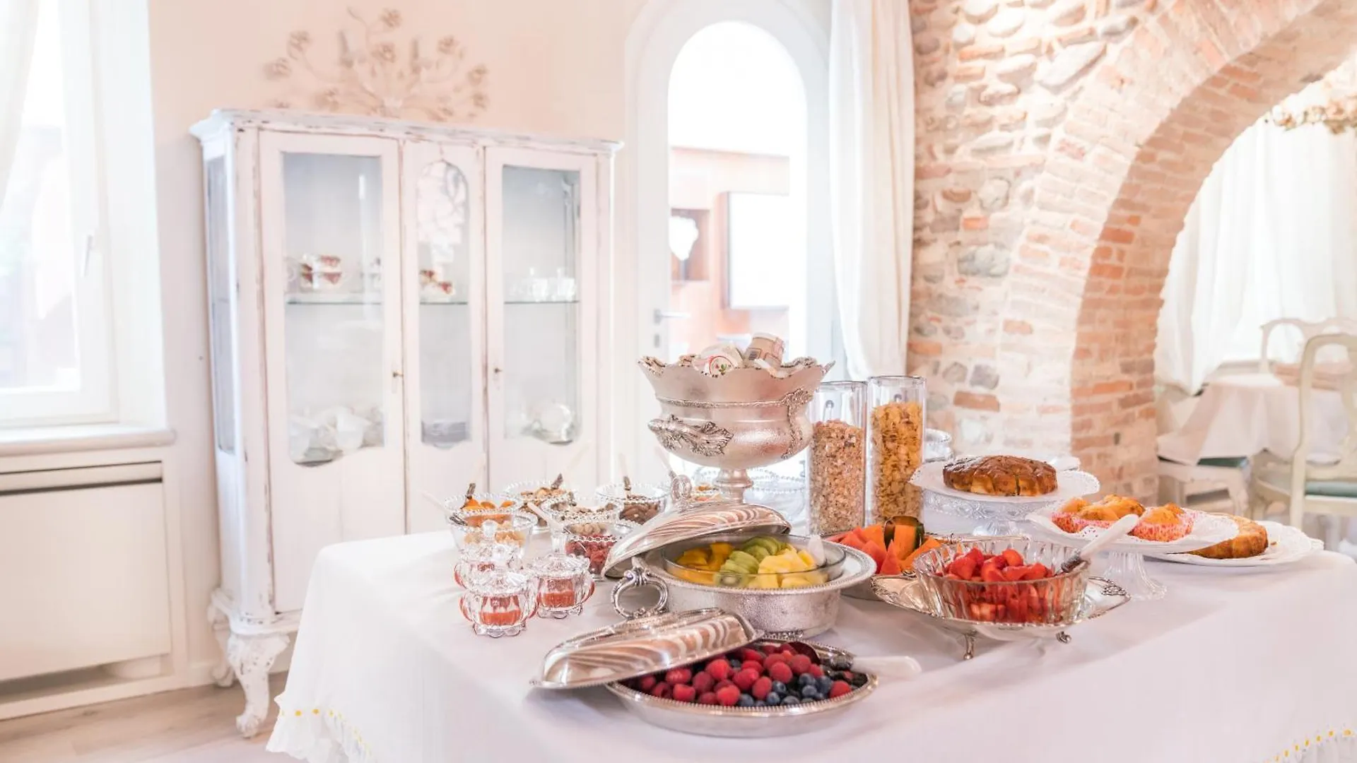 *** Frühstückspension Regia Rosetta - Royal Rooms Borghetto Valeggio sul Mincio Italien