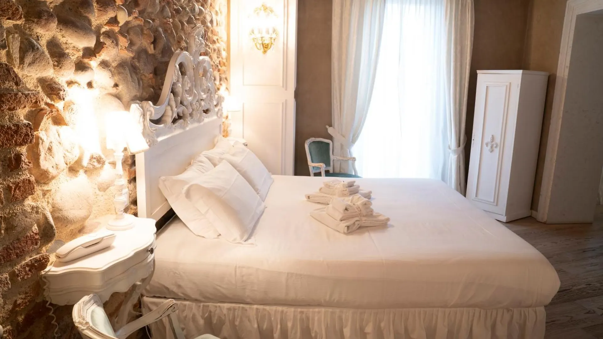 Regia Rosetta - Royal Rooms Borghetto Valeggio sul Mincio 3*,