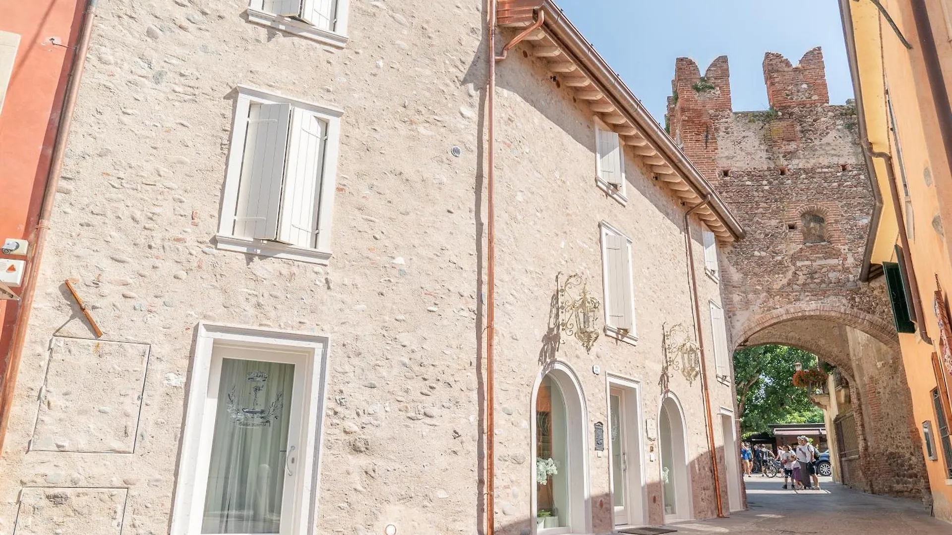 *** לינה וארוחת בוקר וליג'יו סול מיניציו Regia Rosetta - Royal Rooms Borghetto איטליה