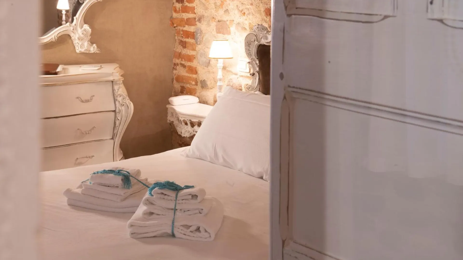 Regia Rosetta - Royal Rooms Borghetto 明乔河畔的瓦雷奇奥