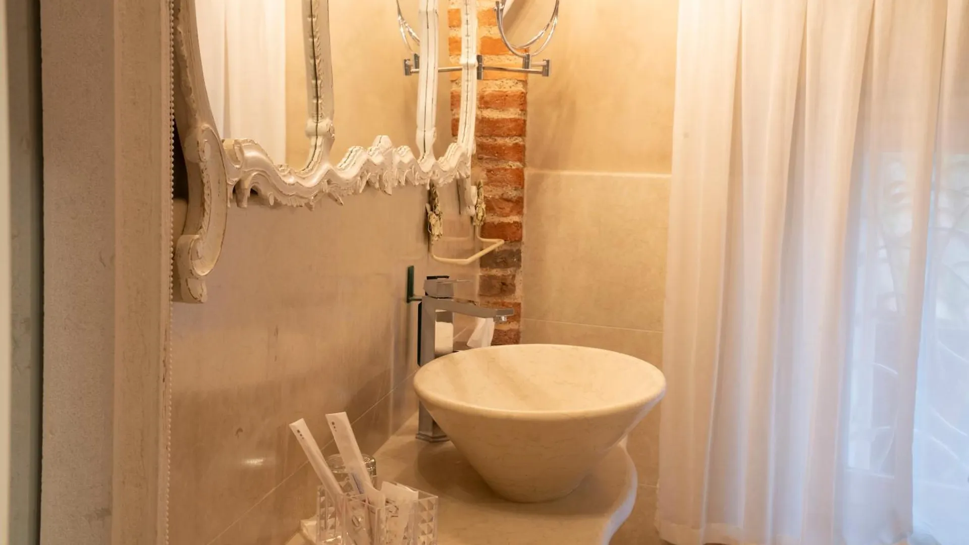 וליג'יו סול מיניציו Regia Rosetta - Royal Rooms Borghetto 3*, וליג'יו סול מיניציו
